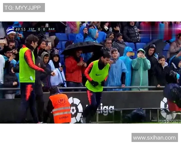 拳王与足球明星同框合影展现体育界的传奇魅力与友谊